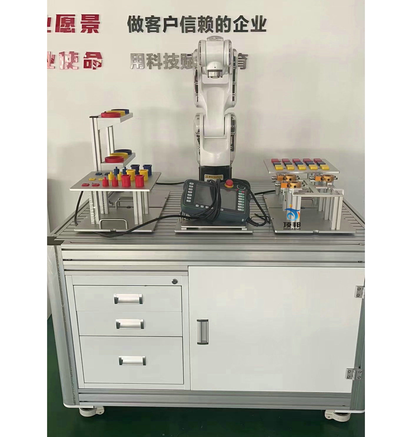 工業(yè)機(jī)器人拆裝與調(diào)試實(shí)訓(xùn)臺(tái),機(jī)器人拆裝實(shí)驗(yàn)臺(tái)(圖1) 工業(yè)機(jī)器人拆裝實(shí)訓(xùn)裝置
